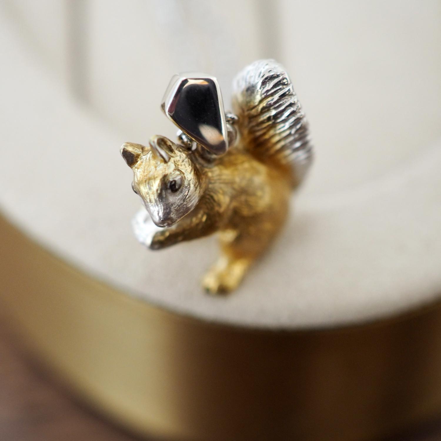 ふさふさしっぽのリスネックレス Silver925 (ゴールドカラー) | 5枚目