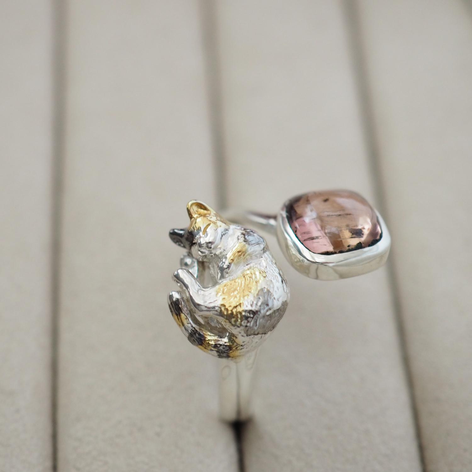 バイカラートルマリン眠り猫リング1枚目の画像