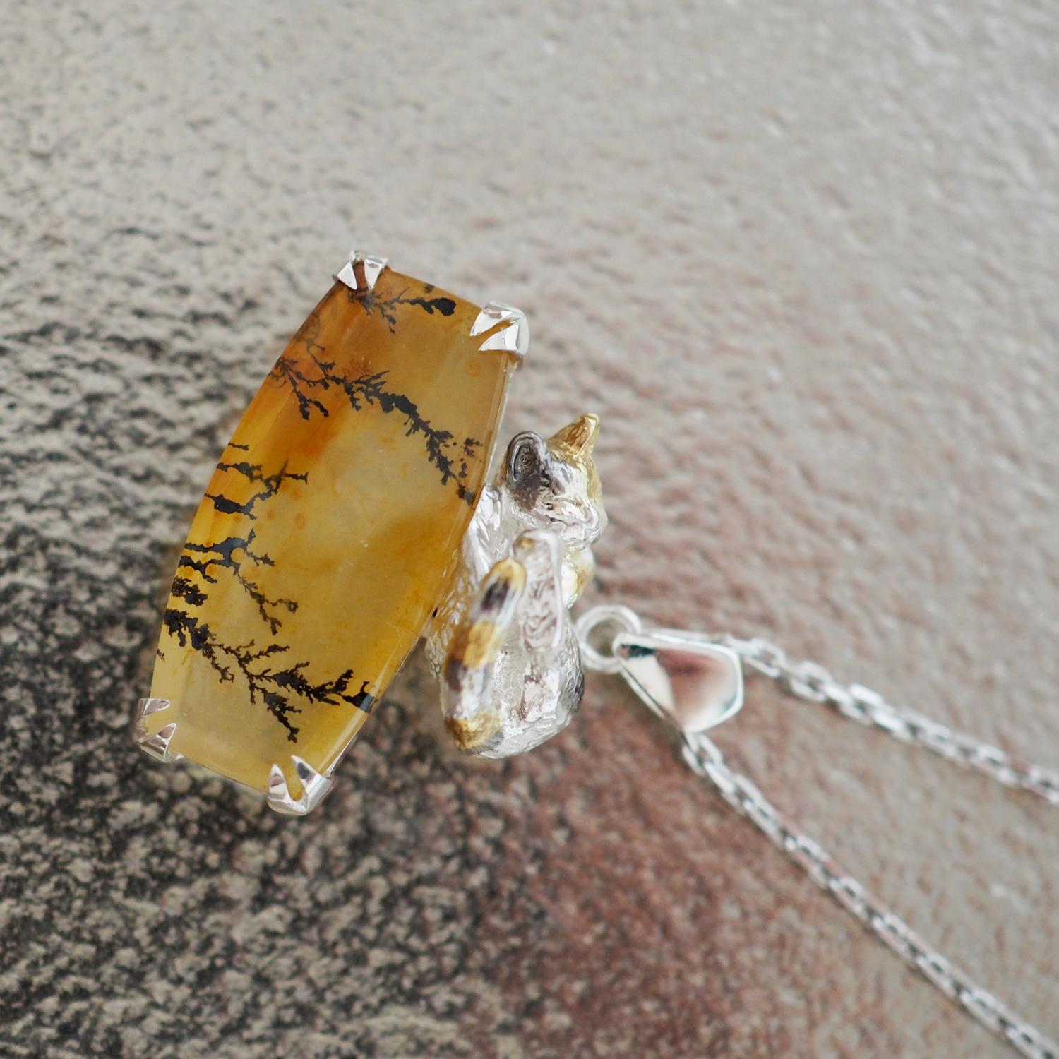 デンドリティッククォーツと眠り三毛猫のペンダント | 3枚目