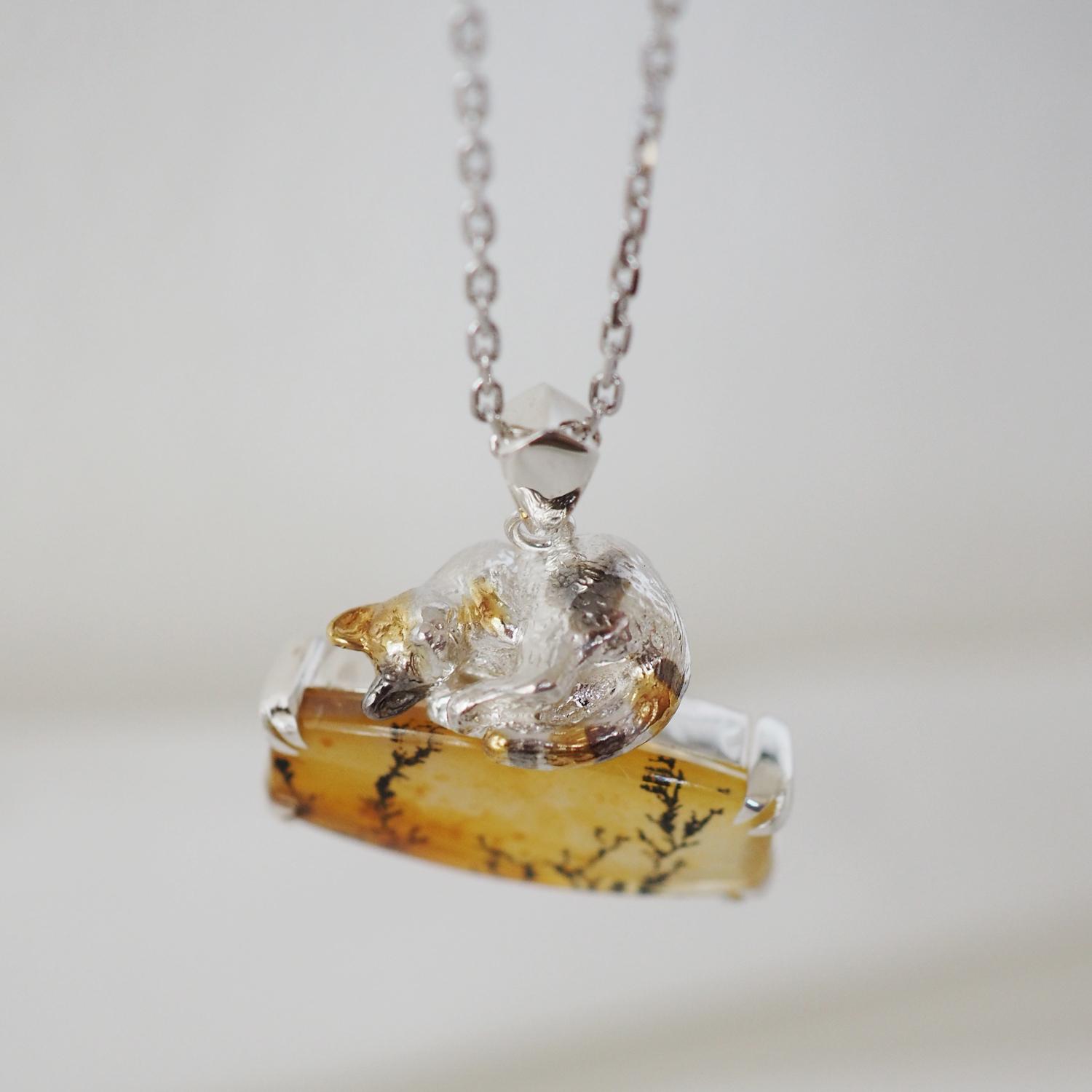 デンドリティッククォーツと眠り三毛猫のペンダント | 4枚目