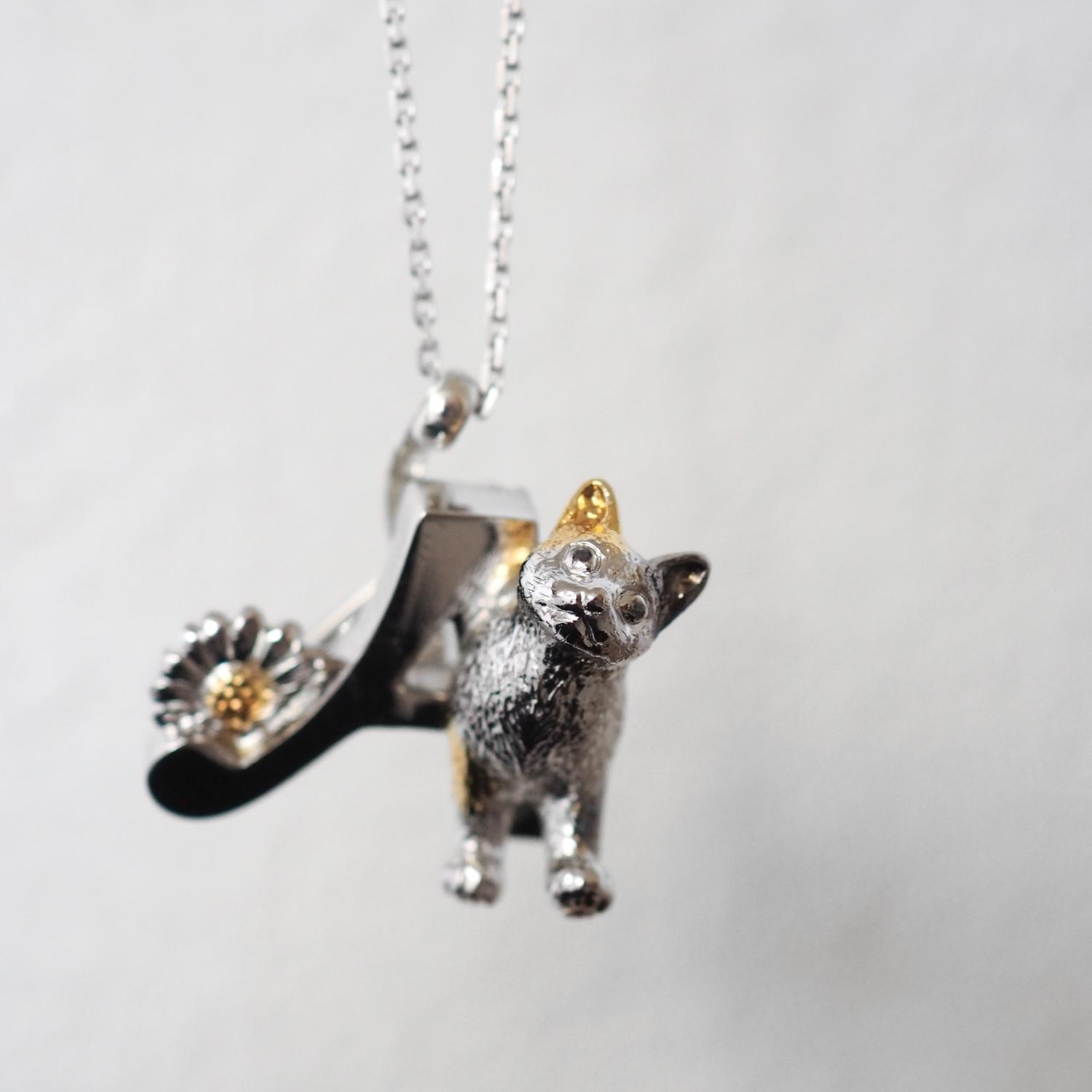 【2way】猫とデイジーのイニシャルAブローチペンダントトップ | 4枚目