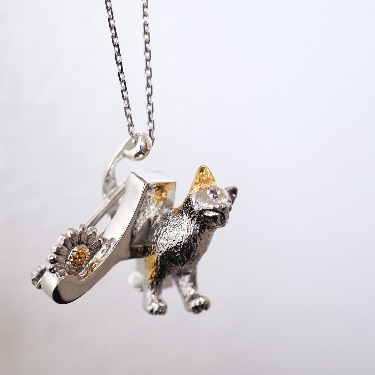 【2way】猫とデイジーのイニシャルAブローチペンダントトップ | 5枚目