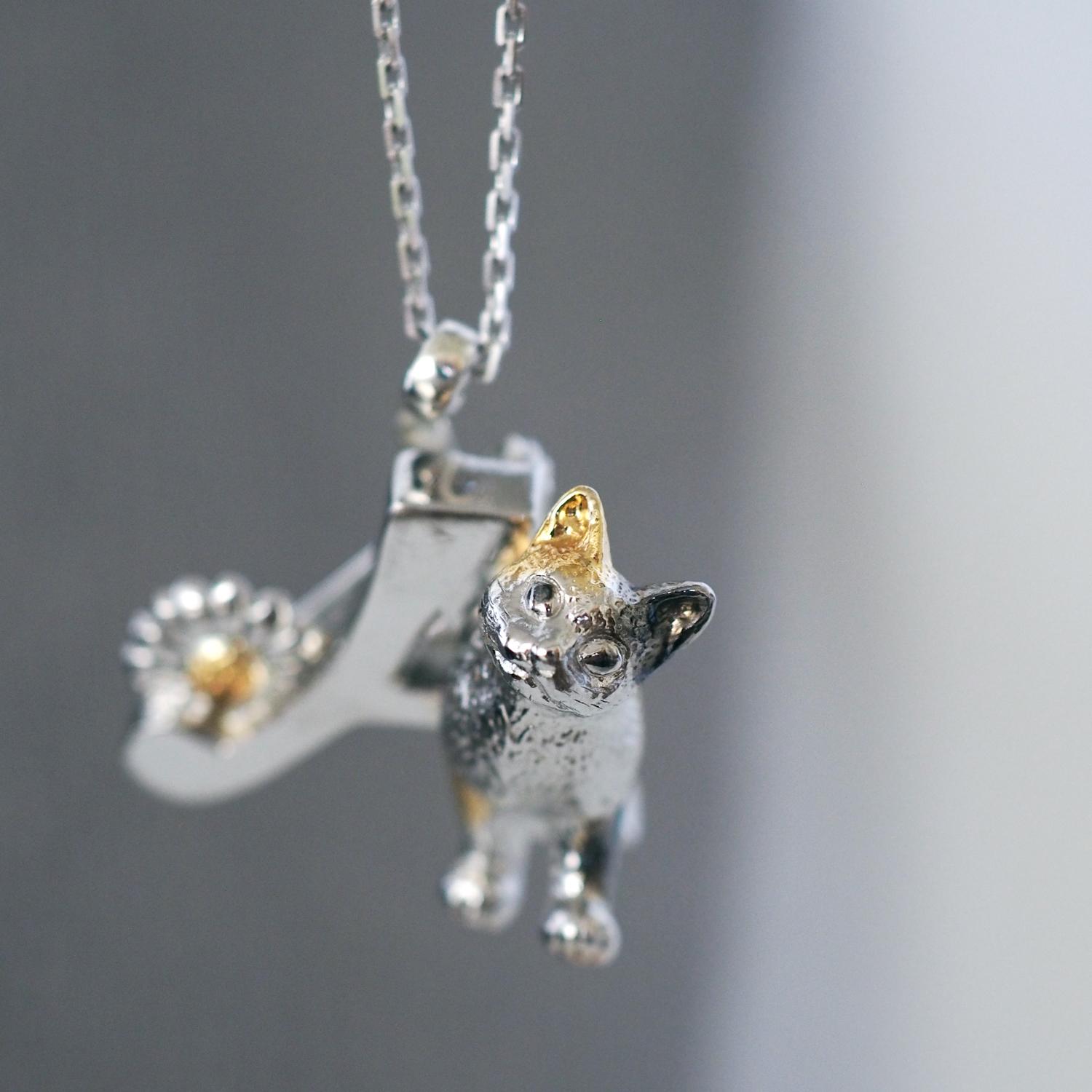 【2way】猫とデイジーのイニシャルAブローチペンダントトップ | 8枚目