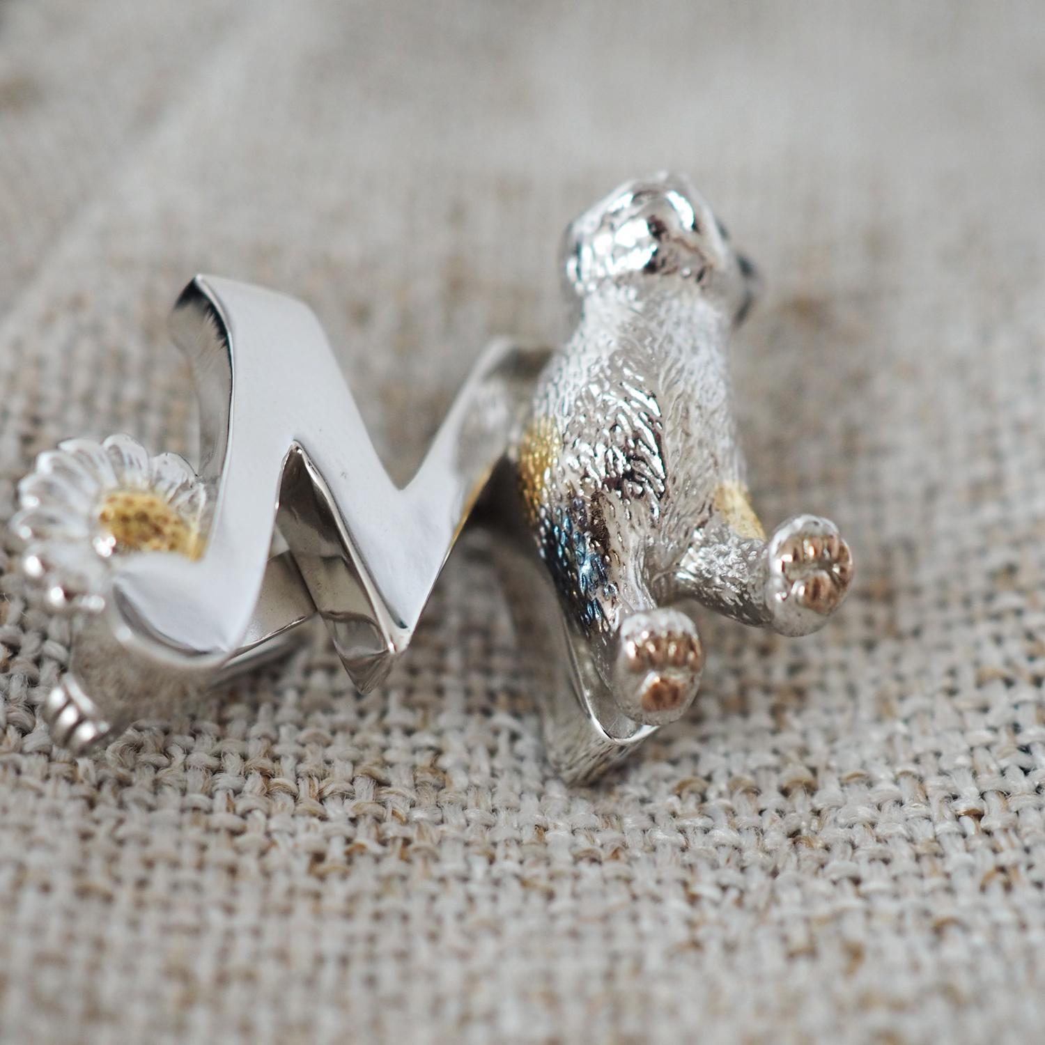 【2way】猫とデイジーのイニシャルMブローチペンダントトップ | 2枚目