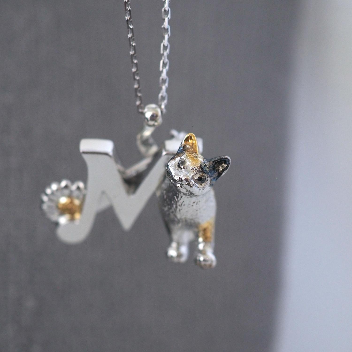 【2way】猫とデイジーのイニシャルMブローチペンダントトップ | 7枚目