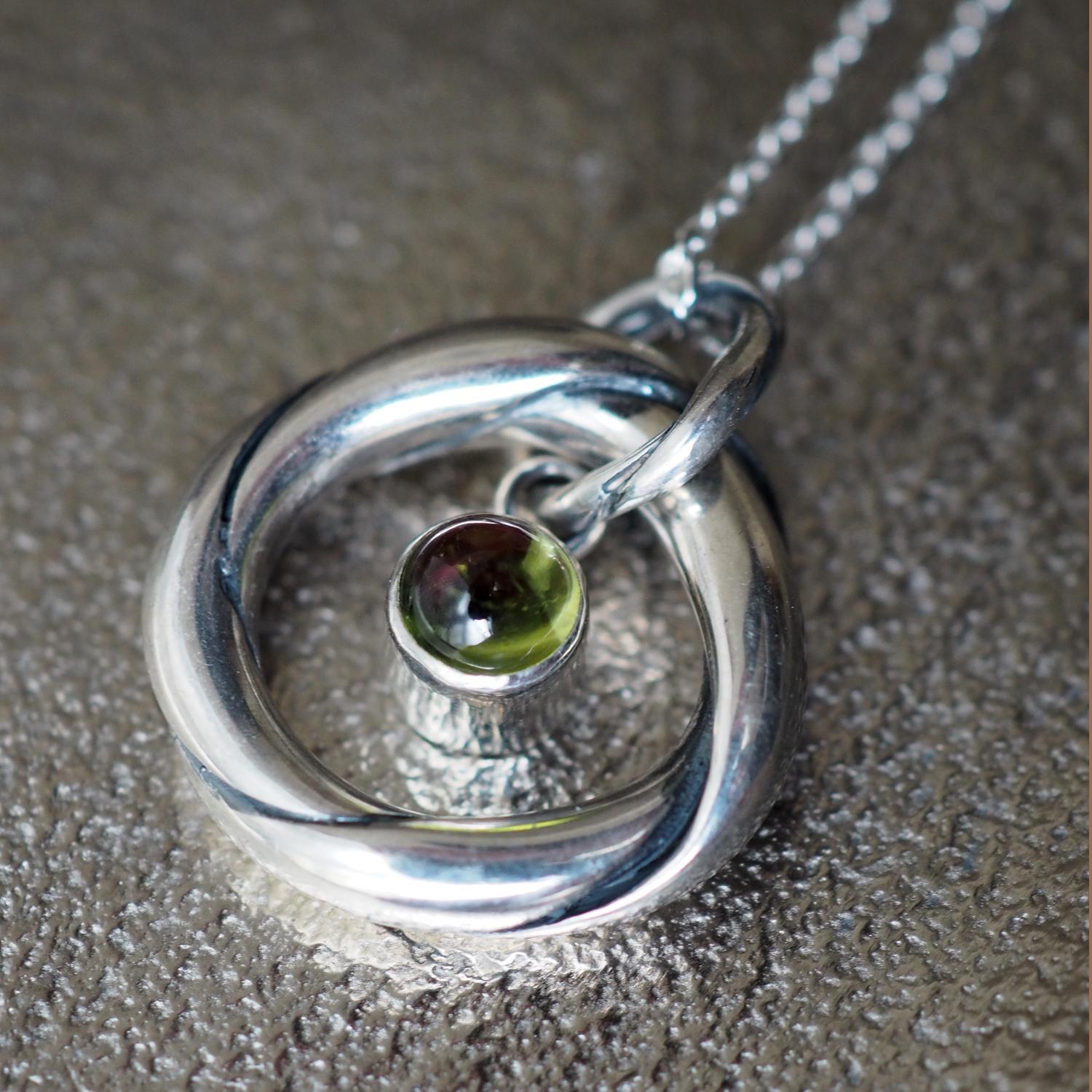 麗ペンダント（ペリドット＆ルビー）／SILVER1枚目の画像