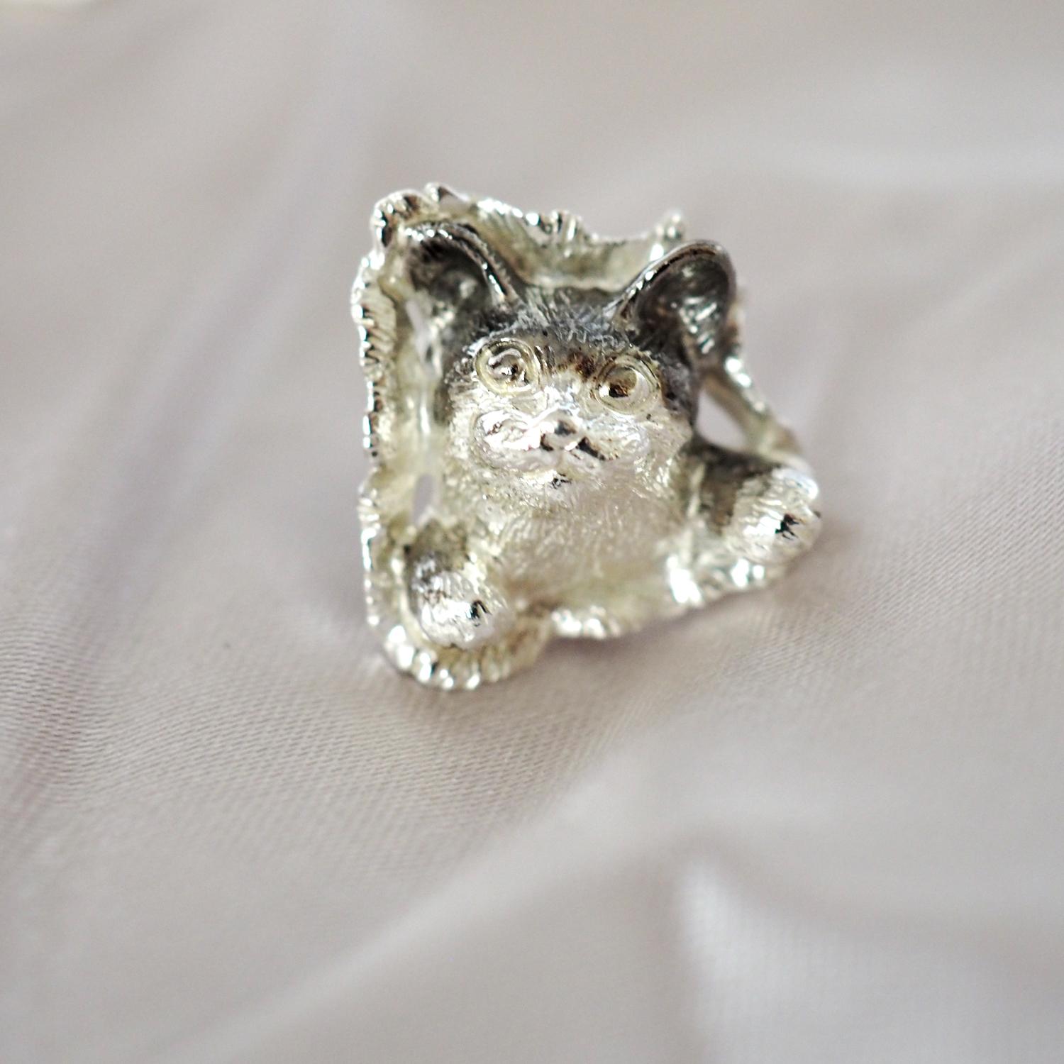 いたずら猫の飛び出すピンブローチ | 3枚目