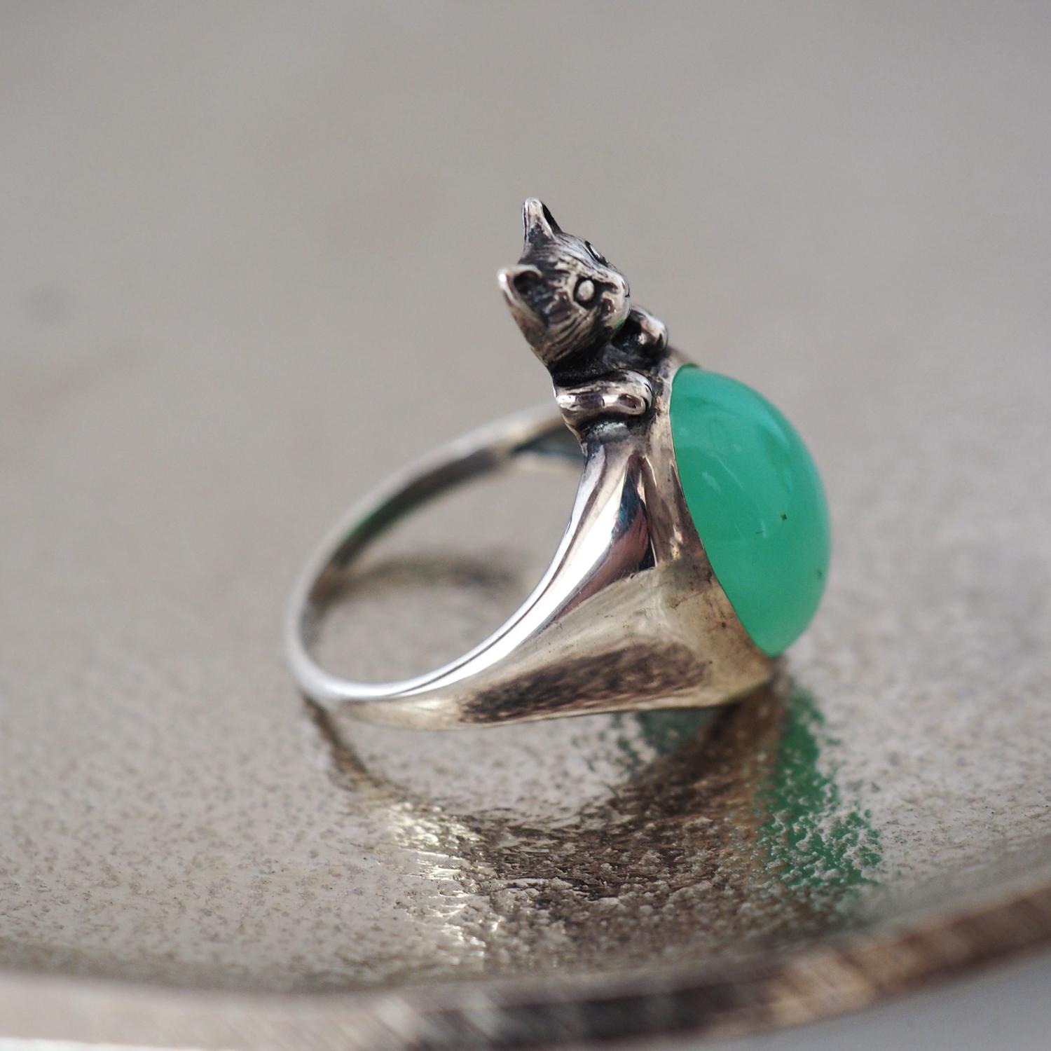 クリソプレーズに手を添えたいろどり猫リング | 3枚目