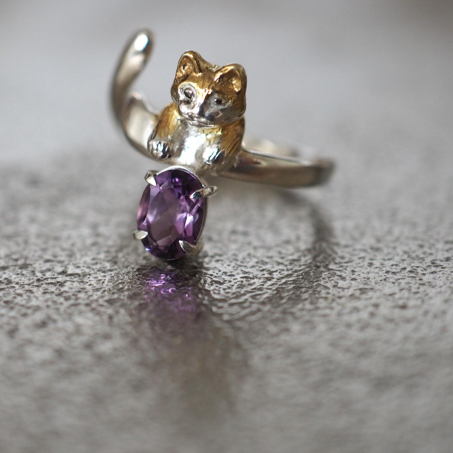 寄り添う茶白猫とアメシストのシルバーリング | 4枚目