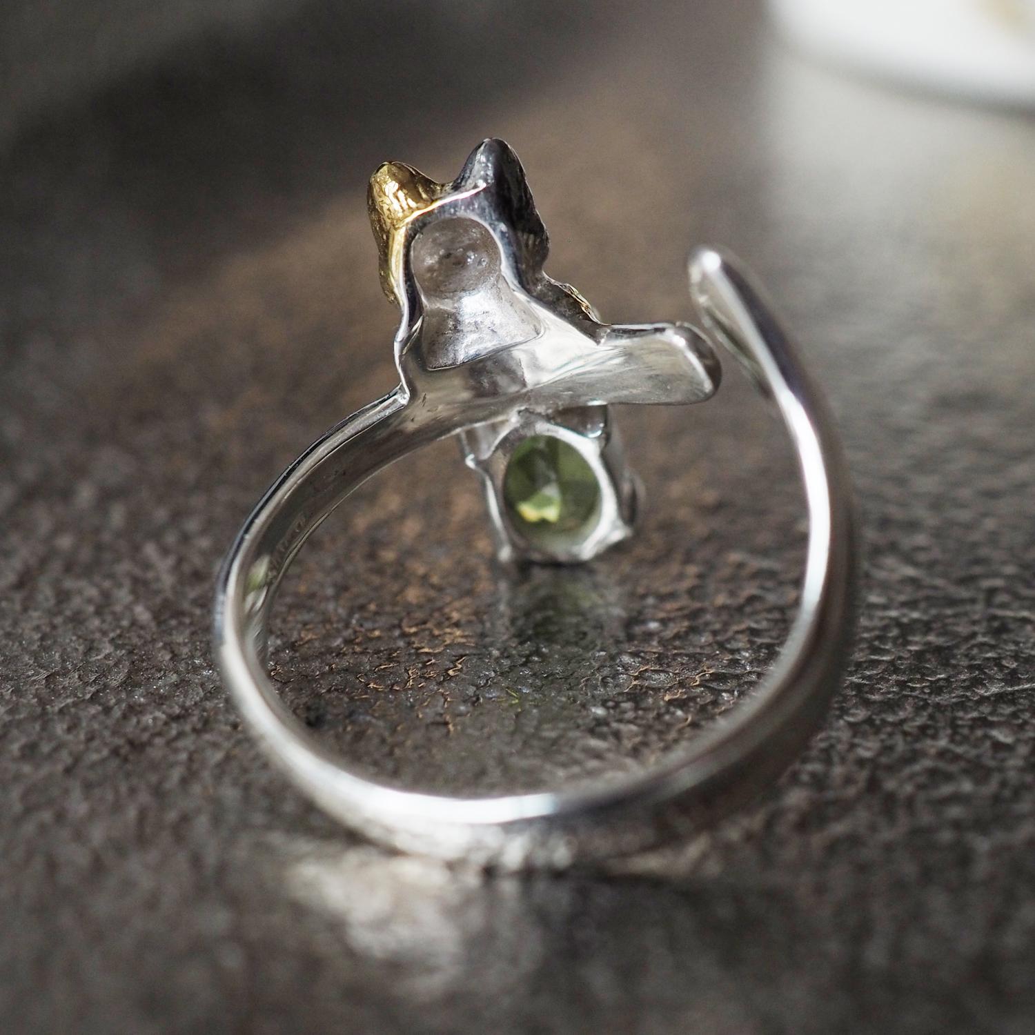 寄り添う三毛猫とペリドットのシルバーリング | 4枚目