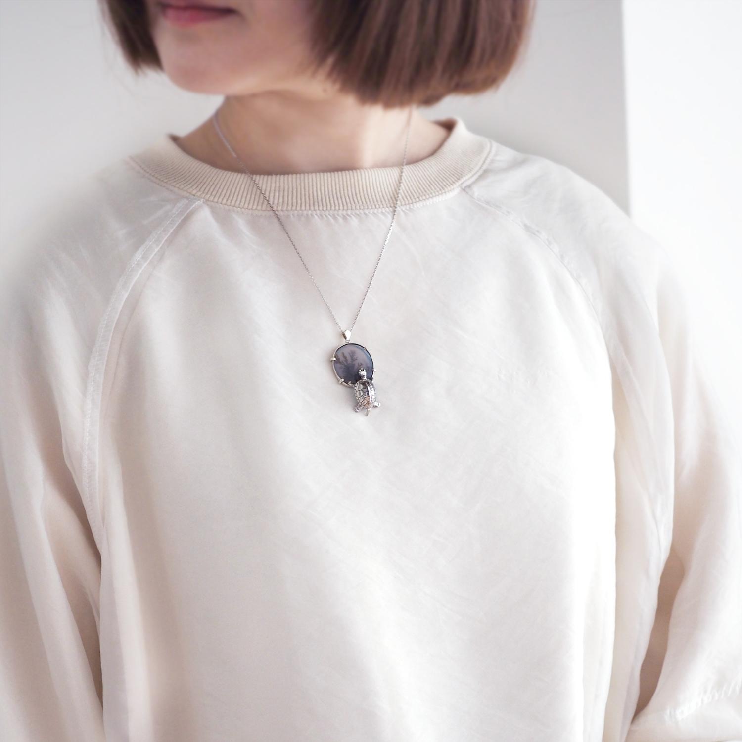 デンドリティックアゲートと亀のペンダント | 3枚目