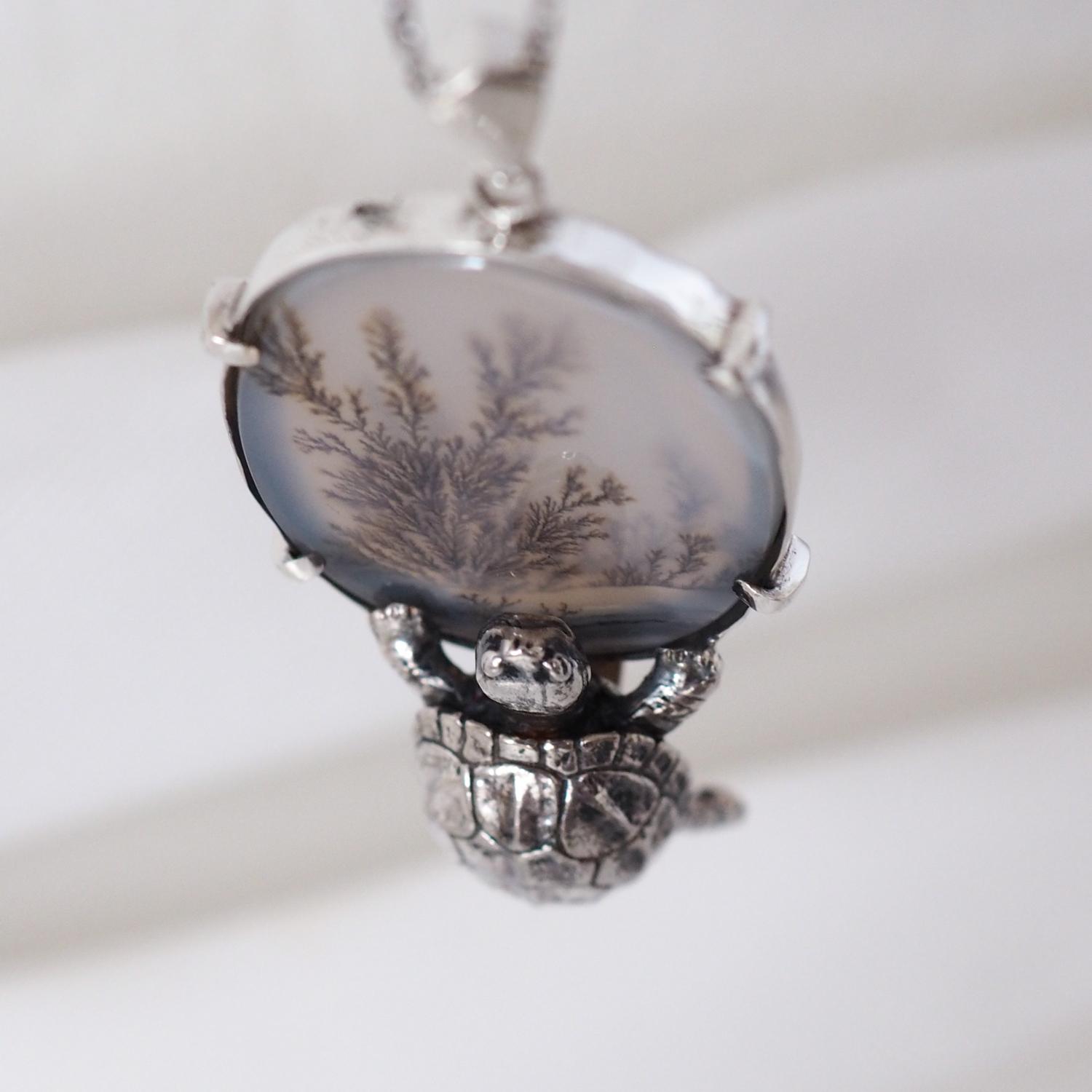 デンドリティックアゲートと亀のペンダント | 5枚目