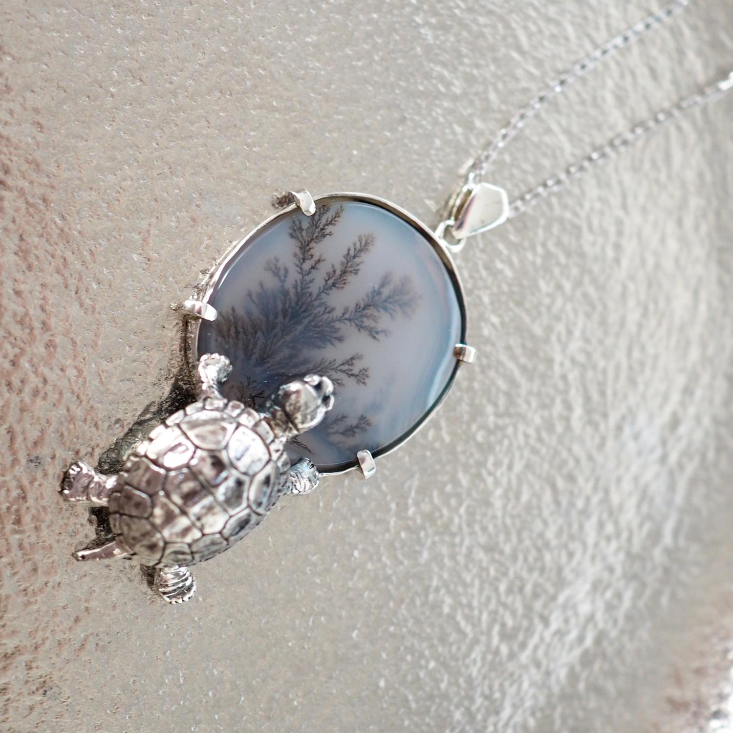 デンドリティックアゲートと亀のペンダント | 6枚目