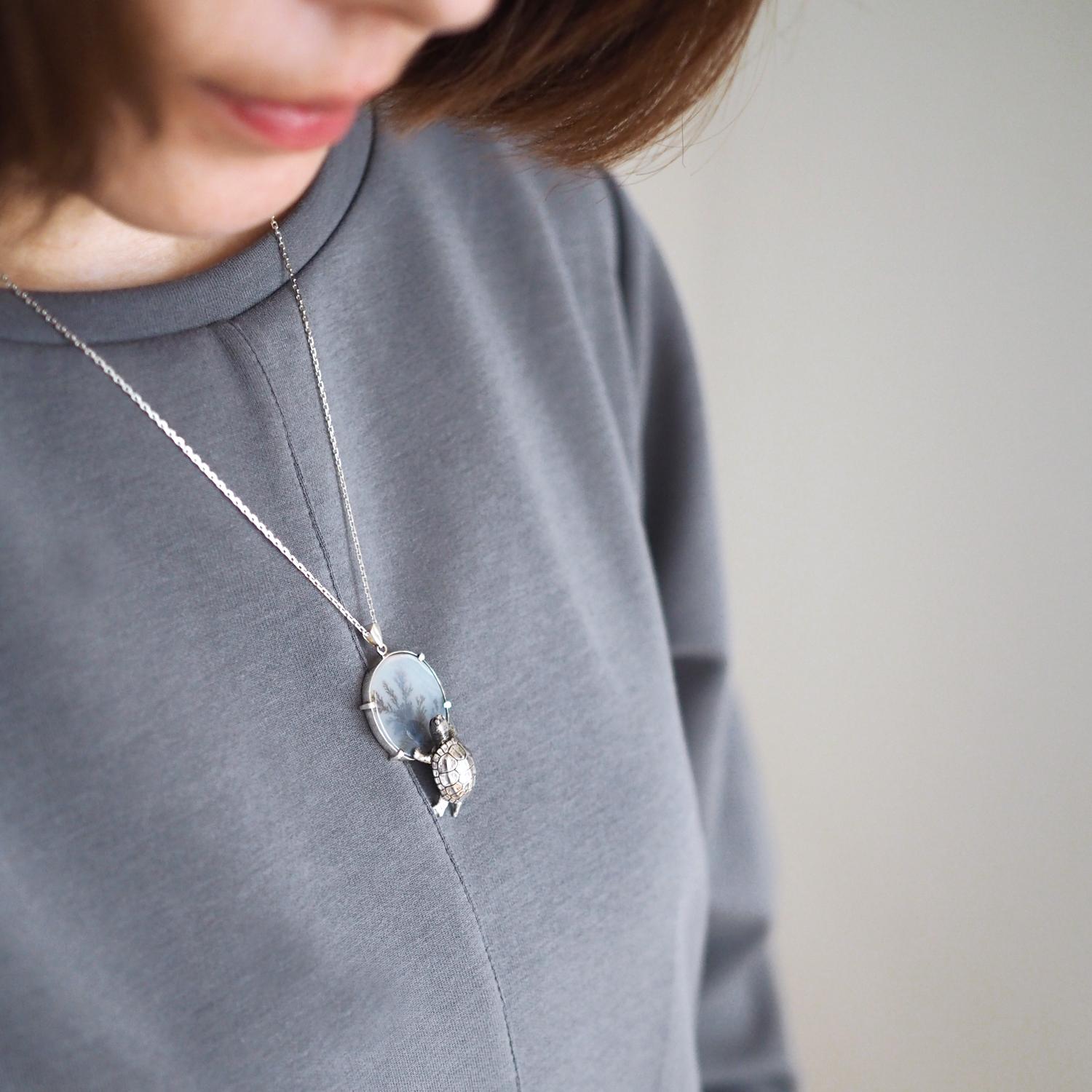 デンドリティックアゲートと亀のペンダント | 7枚目