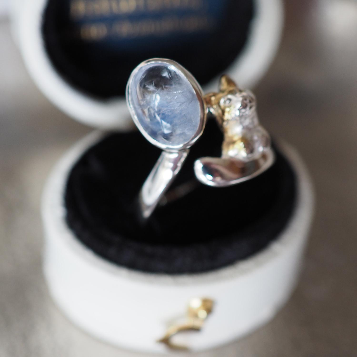 デュモルチェライトインクォーツ茶白猫リング | 4枚目