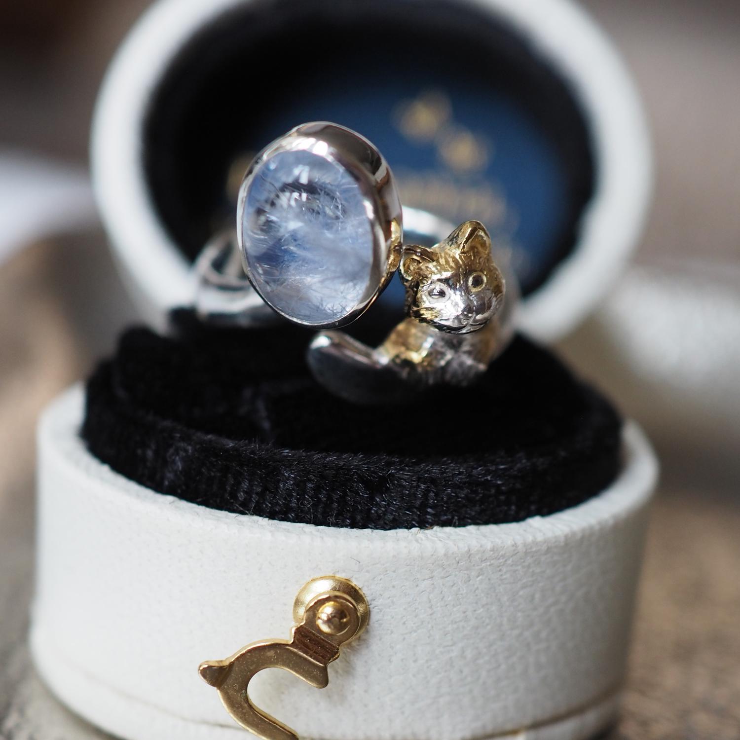 デュモルチェライトインクォーツ茶白猫リング | 5枚目