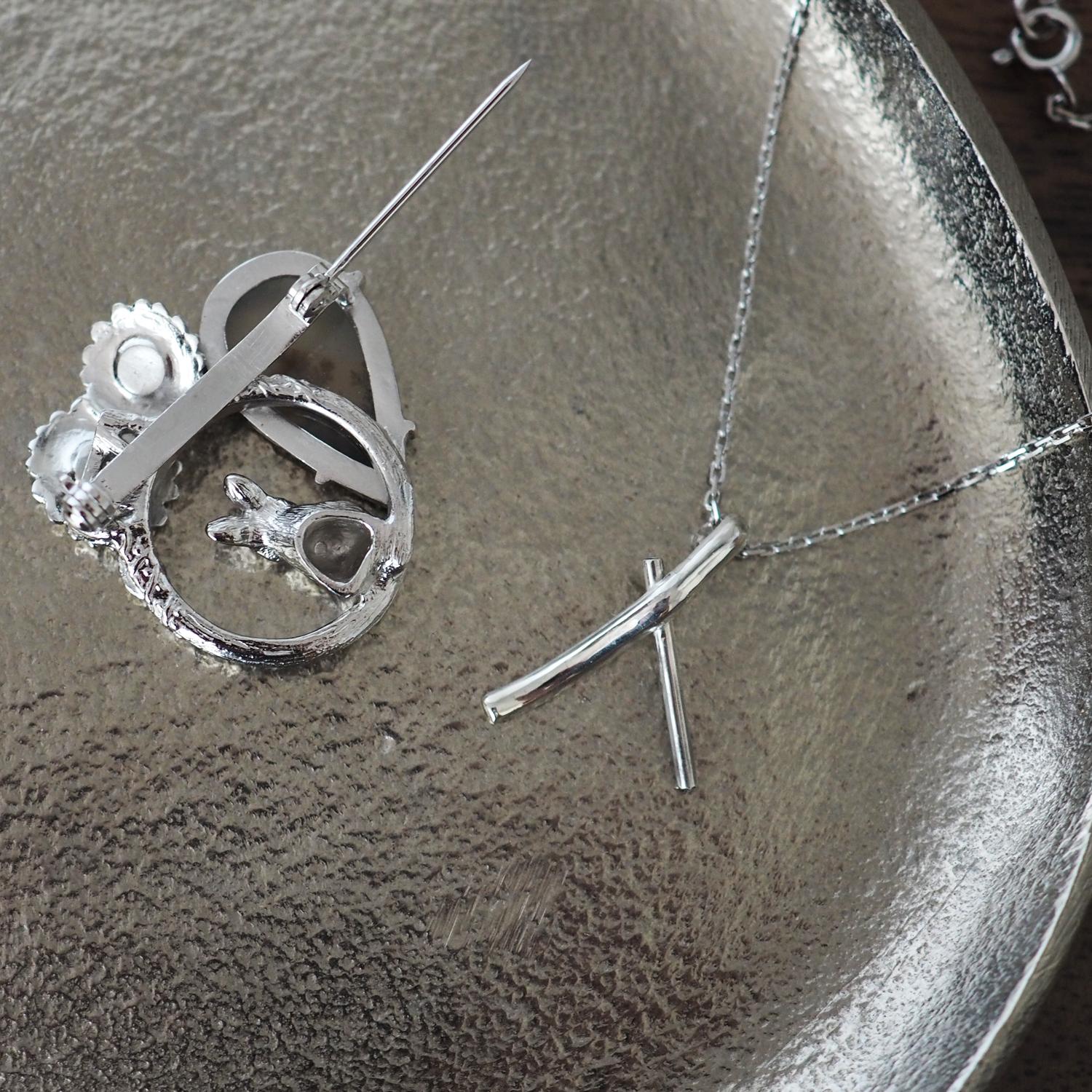 【2way】2輪のデイジーとうさぎの庭園 ブローチペンダントトップ(デンドリティックアゲート) | 3枚目