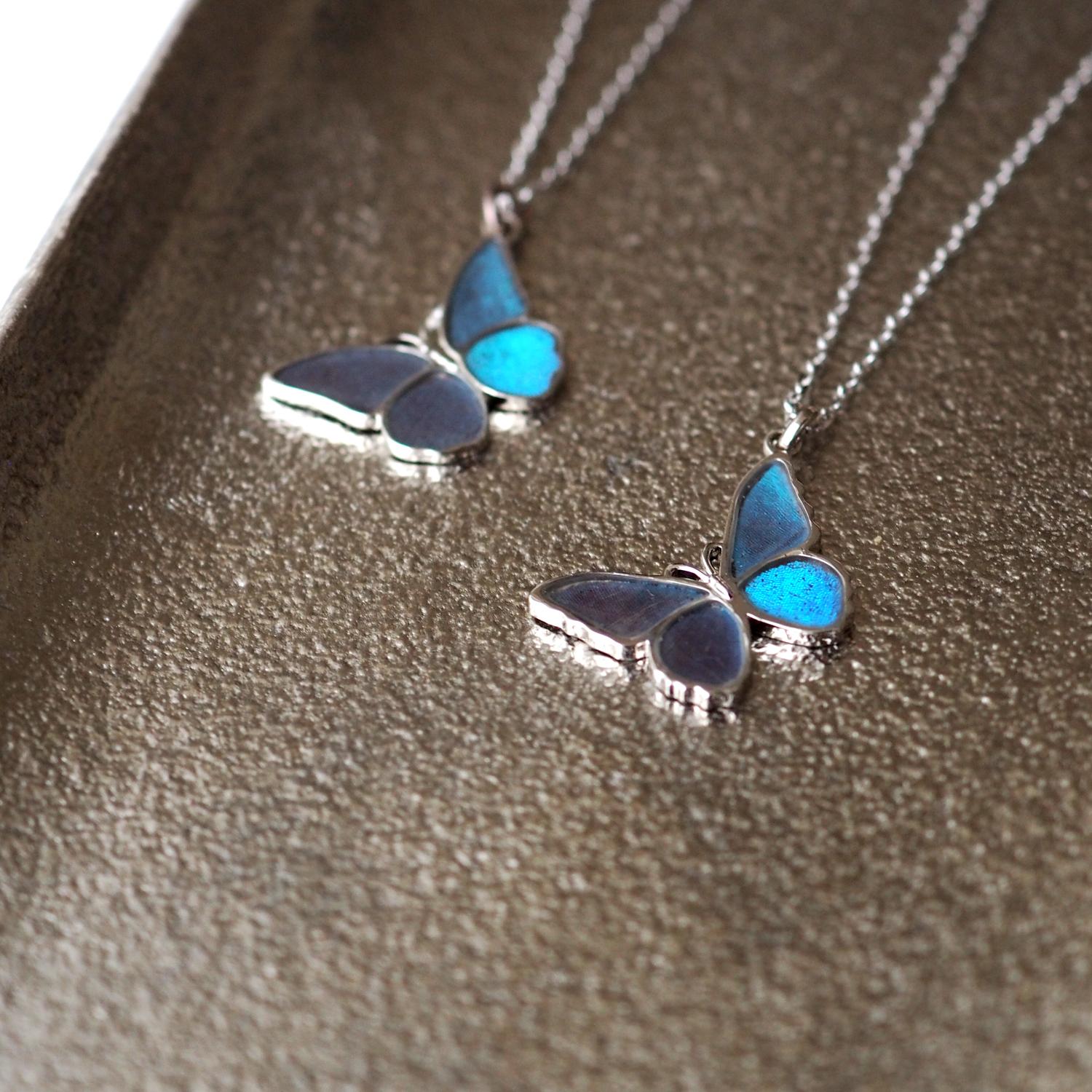 モルフォ蝶の小さなペンダント ななめ | 3枚目